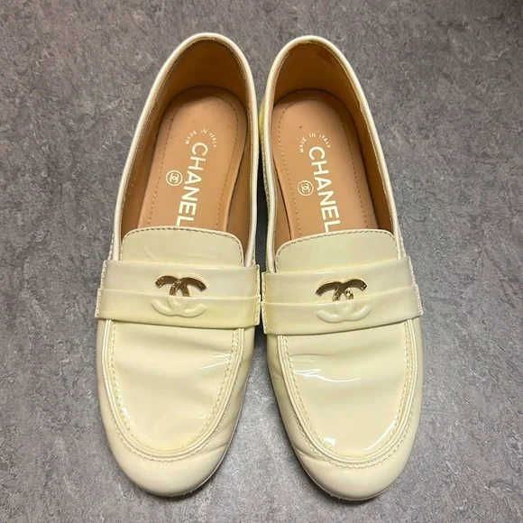 CHANEL ベージュ ローファー 35ハーフ 中古・古着通販】CHANEL (シャネル) ココマークローファー